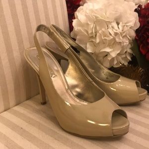 Gorgeous Nine West tan patent heels
